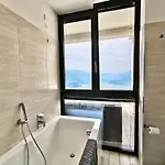The View!!! By Design Апартаменты *